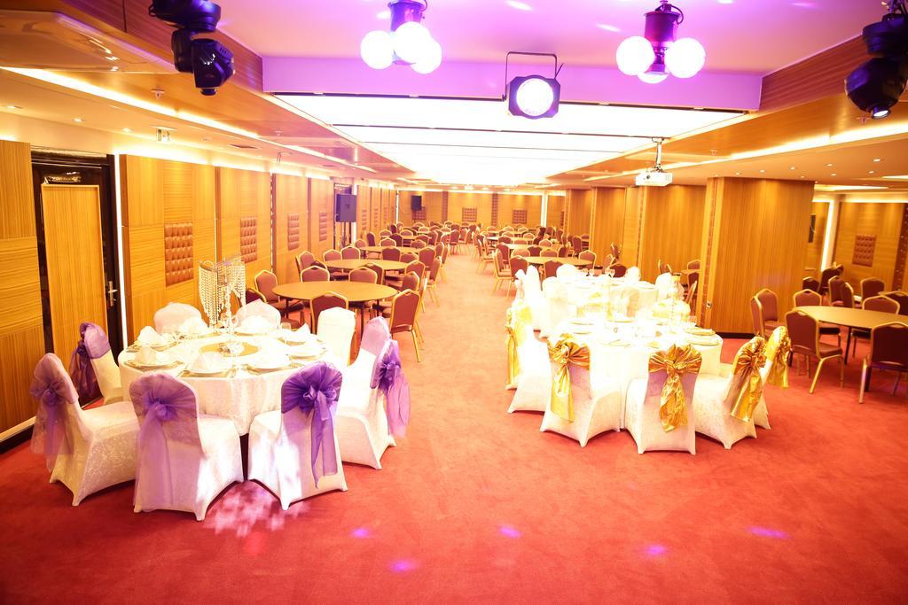 Atasehir Palace Hotel & Conference Istanbul Exterior foto
