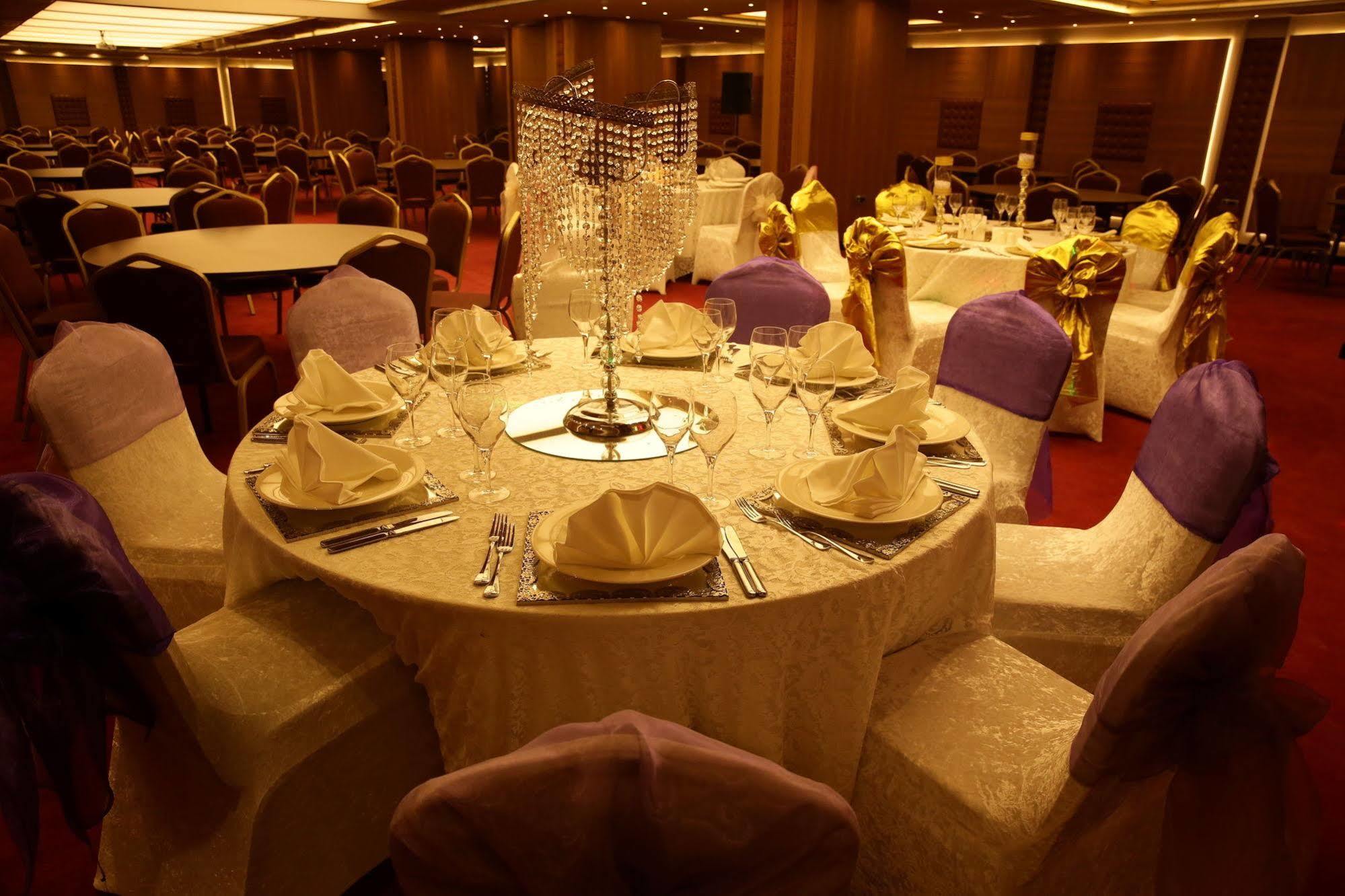 Atasehir Palace Hotel & Conference Istanbul Exterior foto